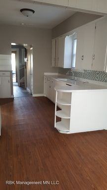 1026 Oxford St N - Photo 2 of 6