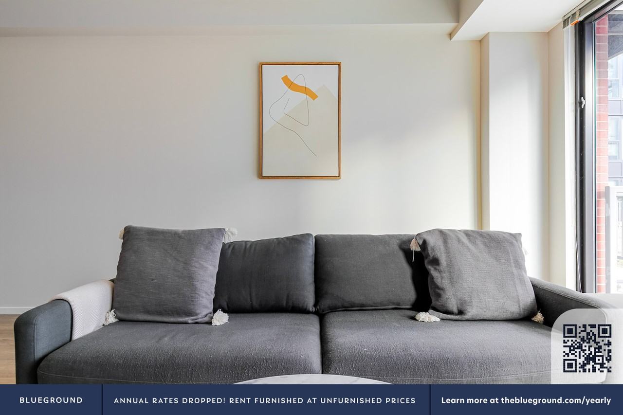 211 West Scott Street - Photo 4 of 36