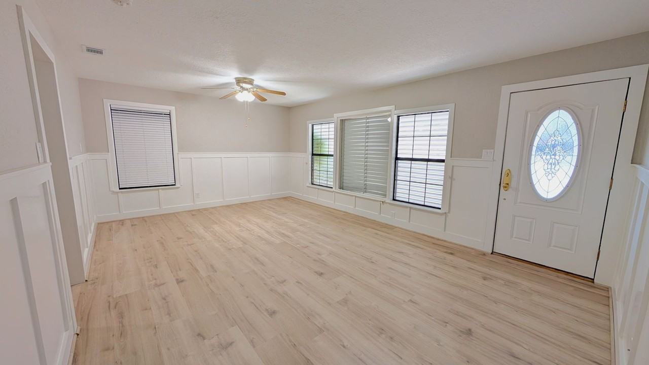 101 W Flynn Ave - Photo 2 of 14