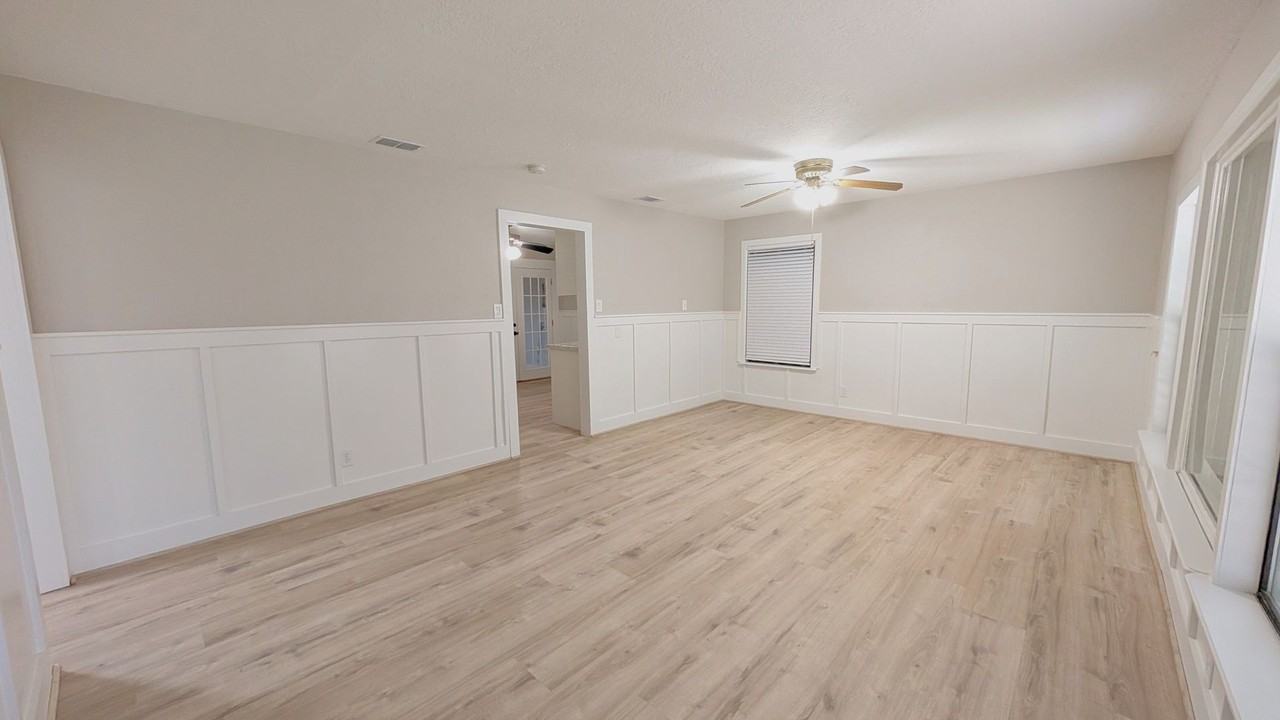 101 W Flynn Ave - Photo 3 of 14