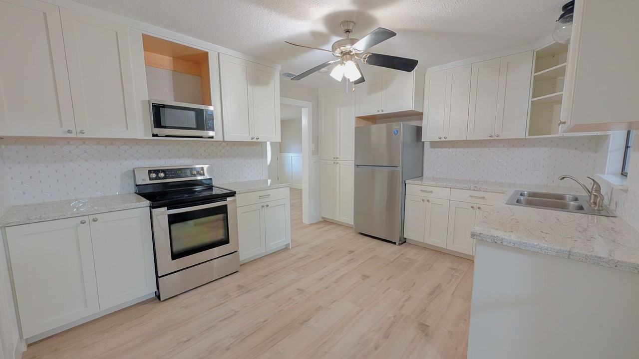 101 W Flynn Ave - Photo 6 of 14