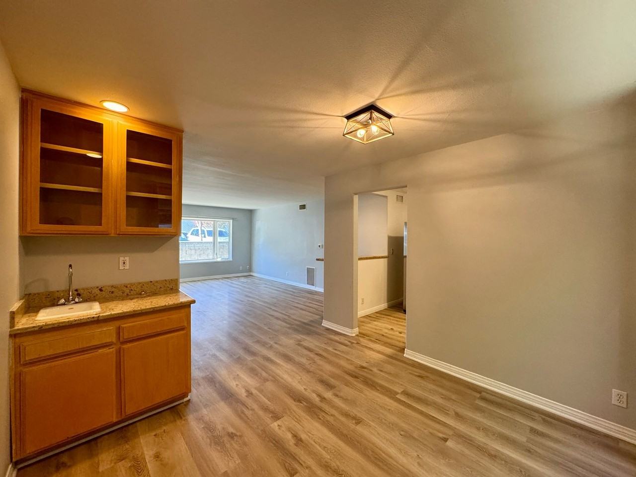 14701 Dickens St - Photo 5 of 15