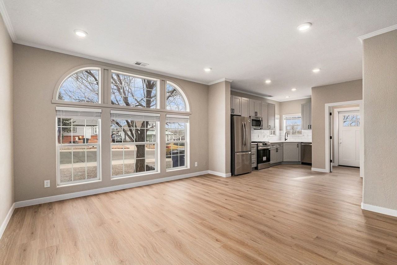 6665 Knox Ct - Photo 3 of 12