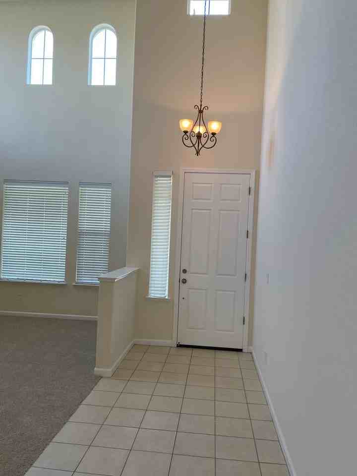 417 Leighton Ct - Photo 2 of 32