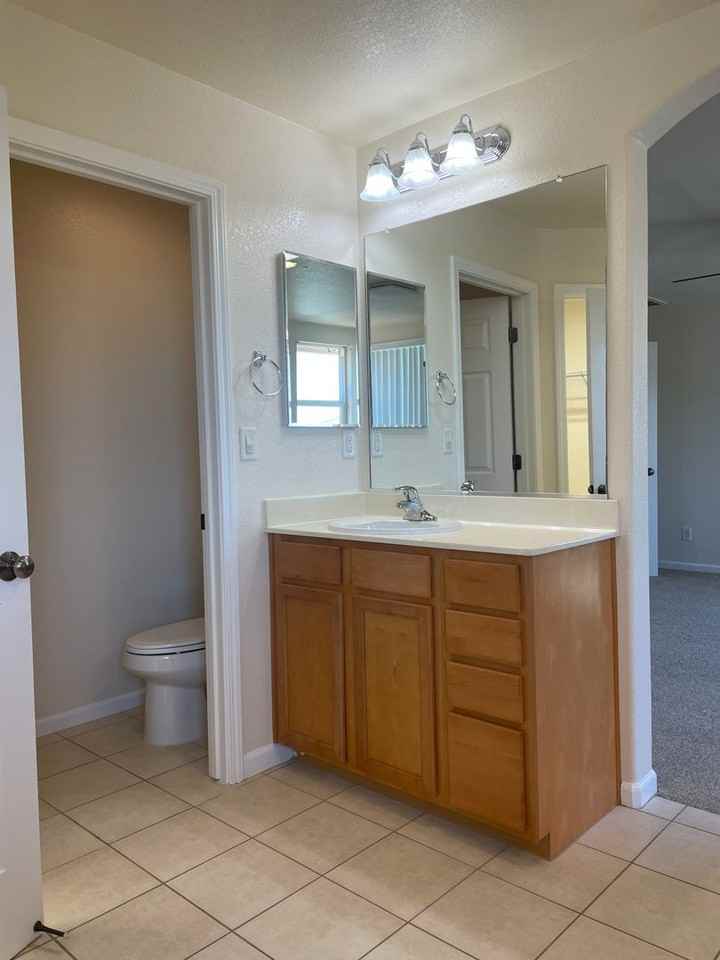 417 Leighton Ct - Photo 6 of 32