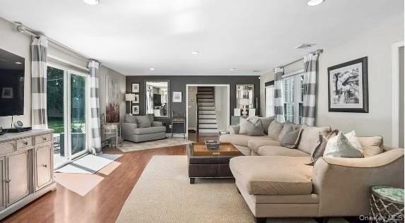 2803 N Wading River Rd - Photo 2 of 22