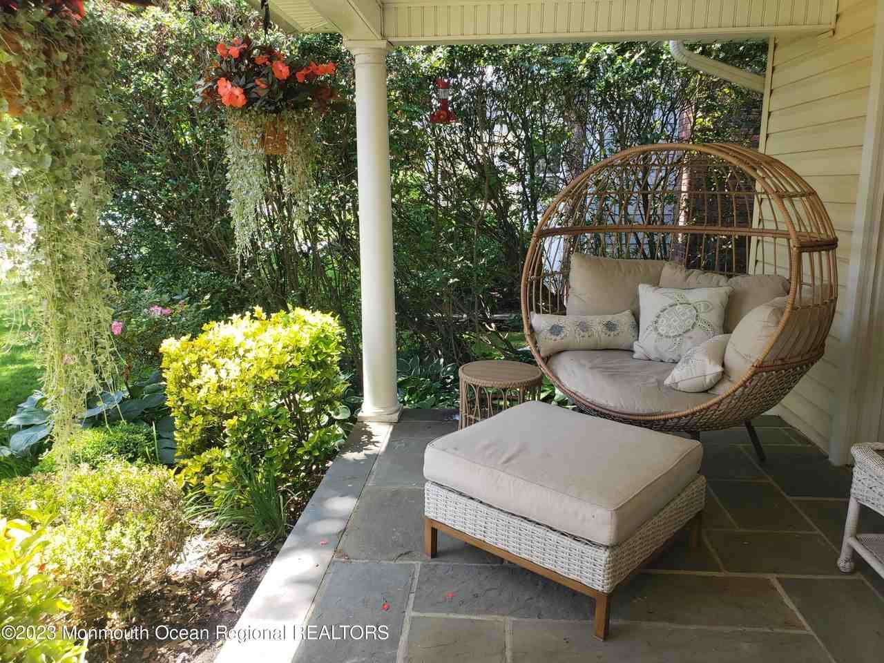 407 Chicago Blvd - Photo 2 of 33