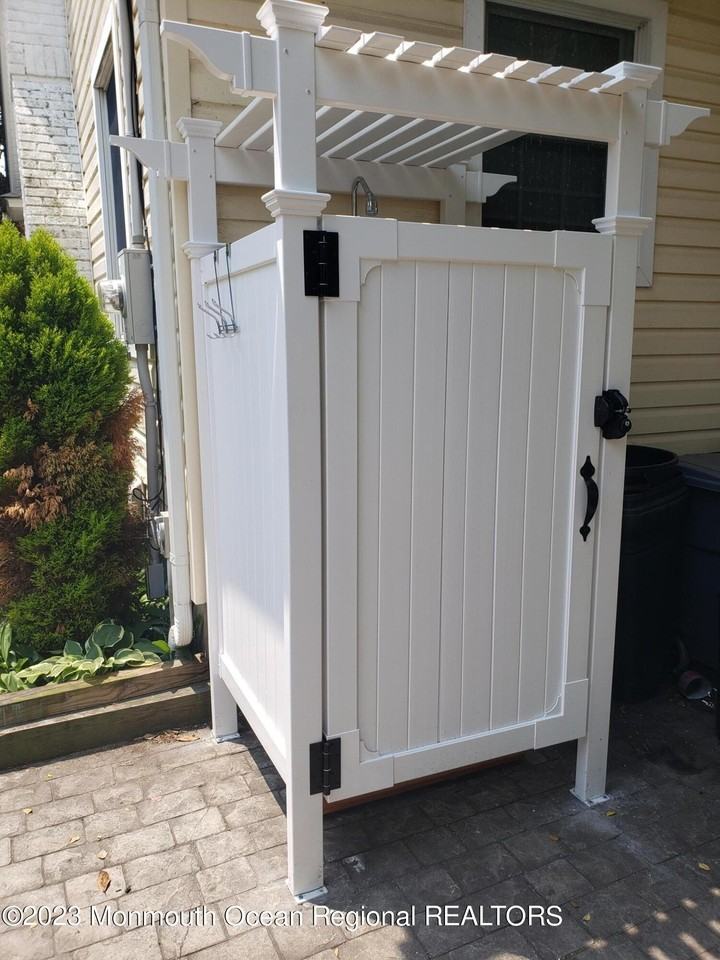 407 Chicago Blvd - Photo 5 of 33