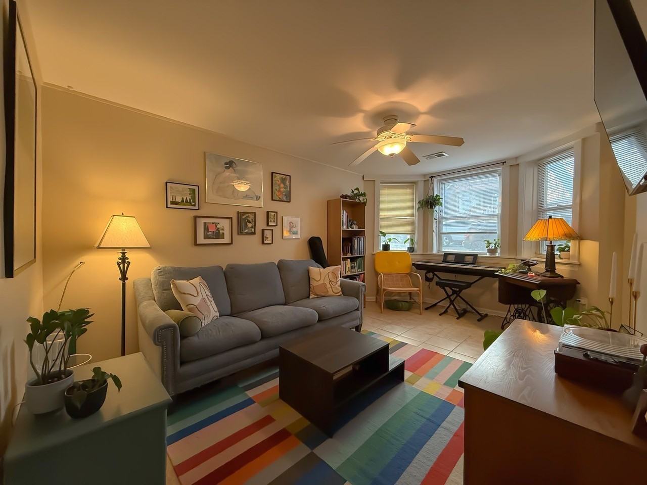 3441 N Oakley Ave Apt G #G - Photo 2 of 13