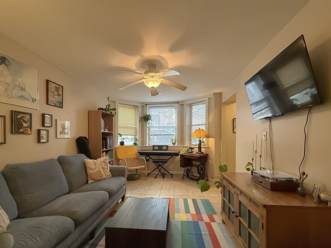 3441 N Oakley Ave Apt G #G - Photo 3 of 13