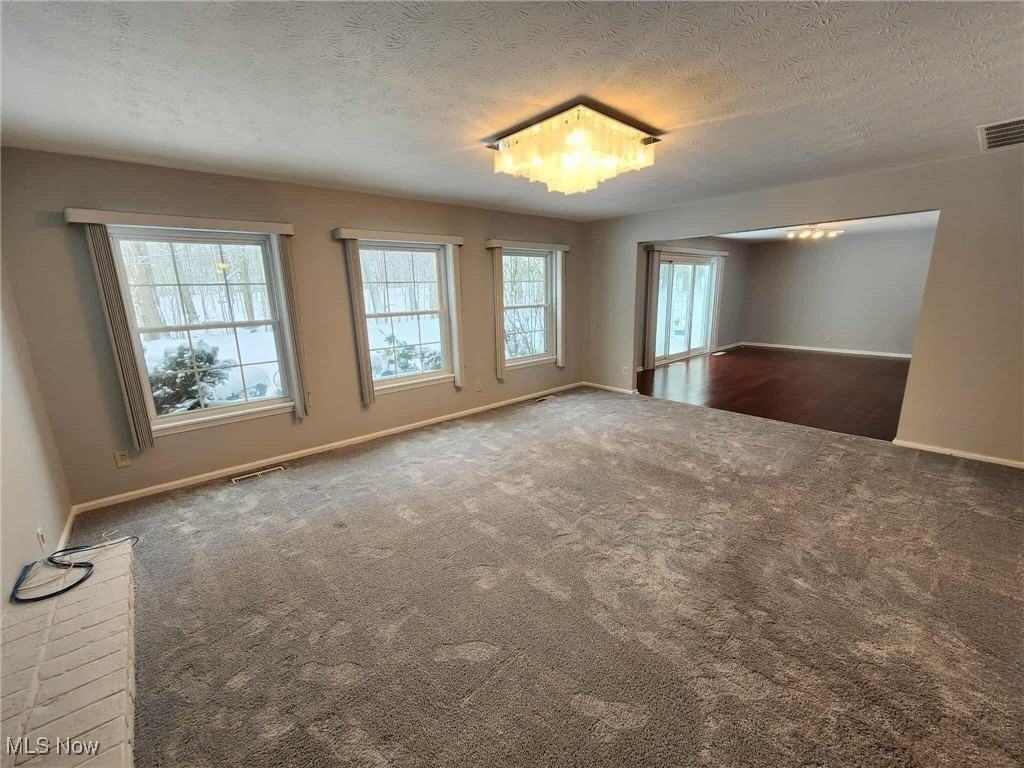 6960 Carriage Hill Dr - Photo 5 of 32