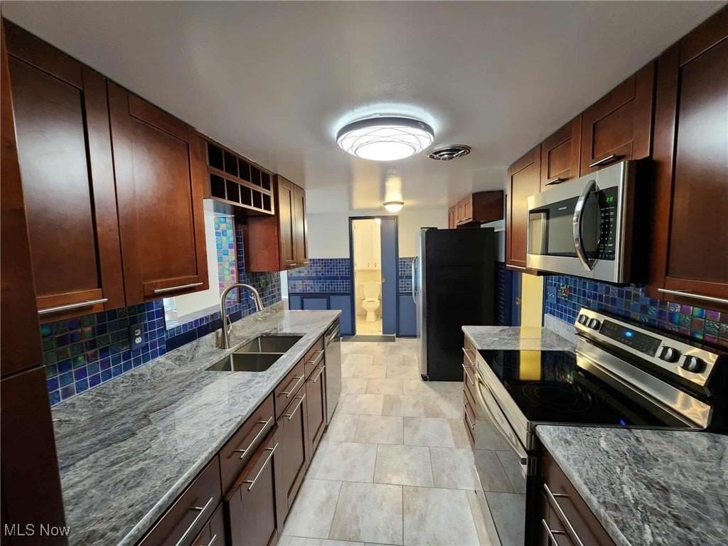 6960 Carriage Hill Dr - Photo 6 of 30