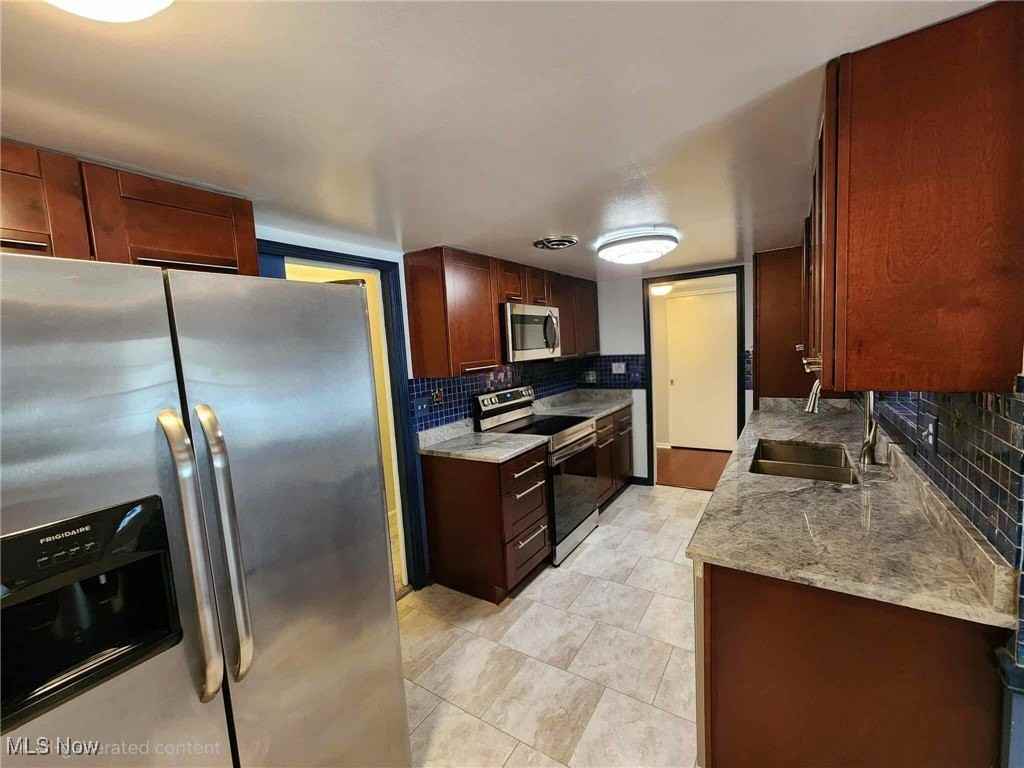 6960 Carriage Hill Dr - Photo 7 of 30