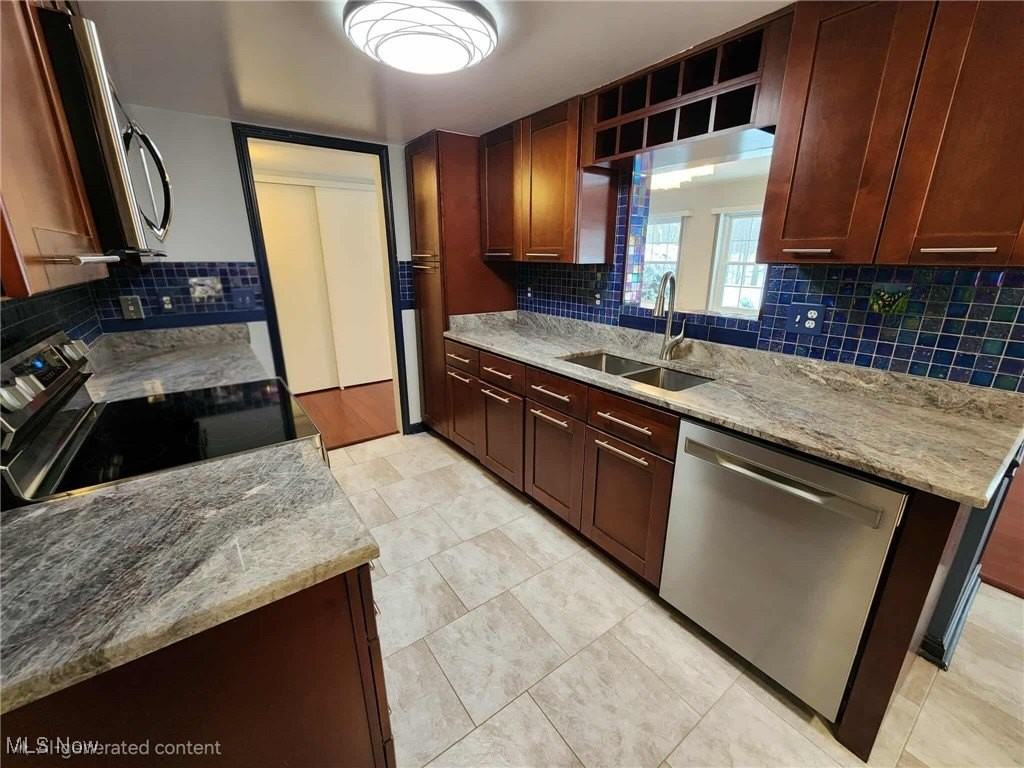 6960 Carriage Hill Dr - Photo 5 of 30
