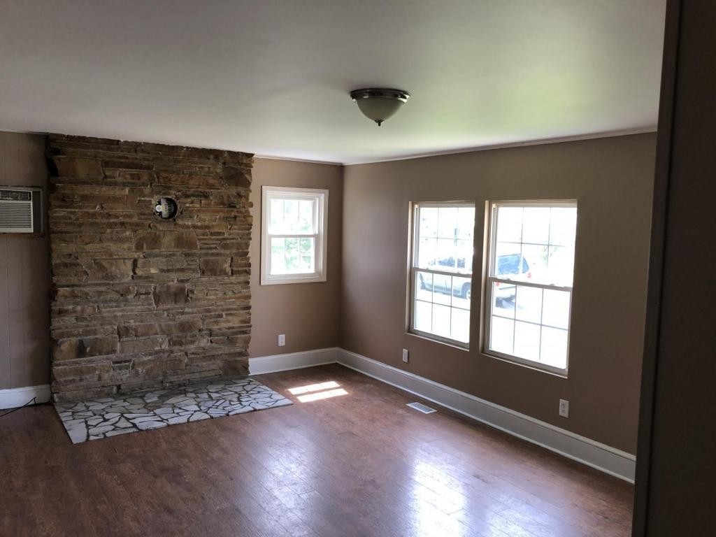 214 Bettie St - Photo 2 of 10