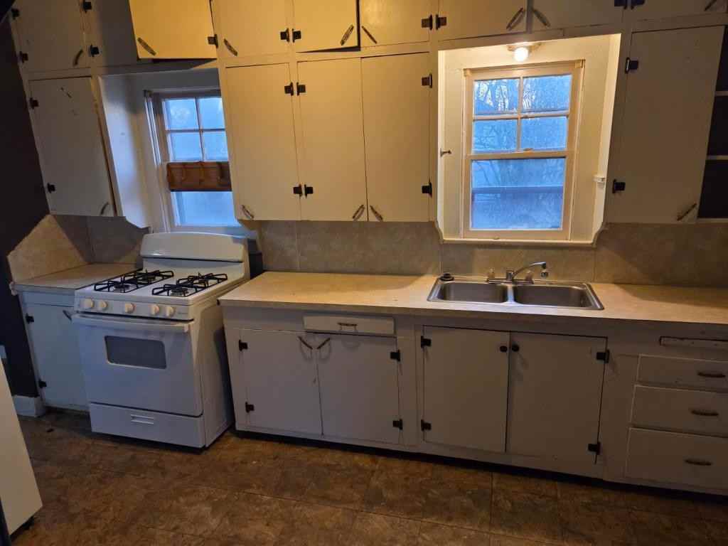 1218 Delaware St - Photo 4 of 8