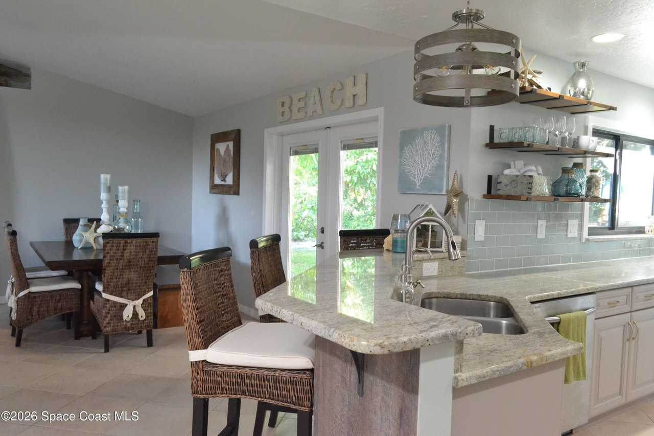 6845 Angeles Rd - Photo 5 of 14