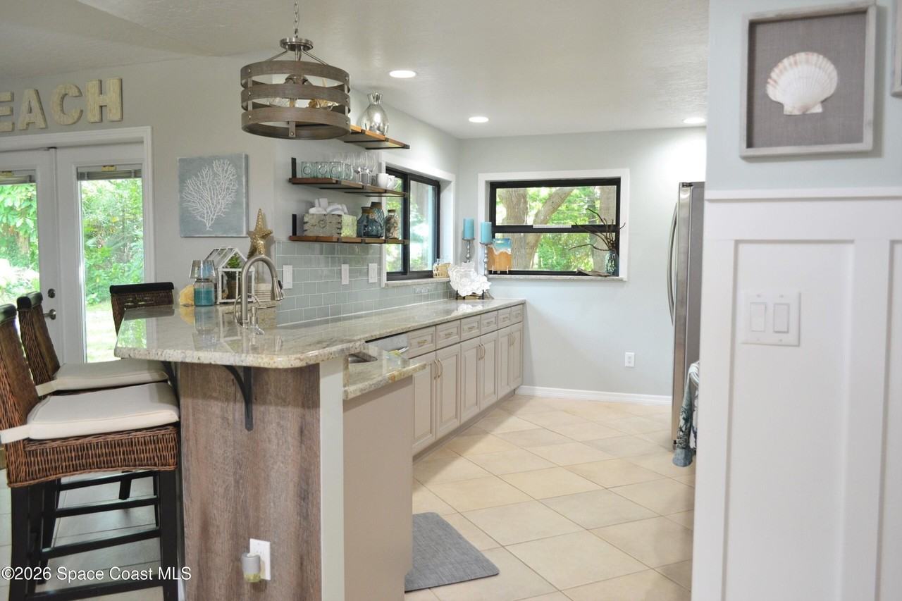 6845 Angeles Rd - Photo 6 of 14