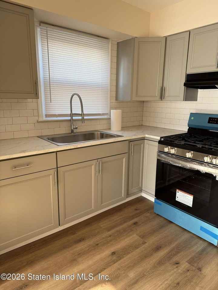 5 Elwood Ave - Photo 4 of 8