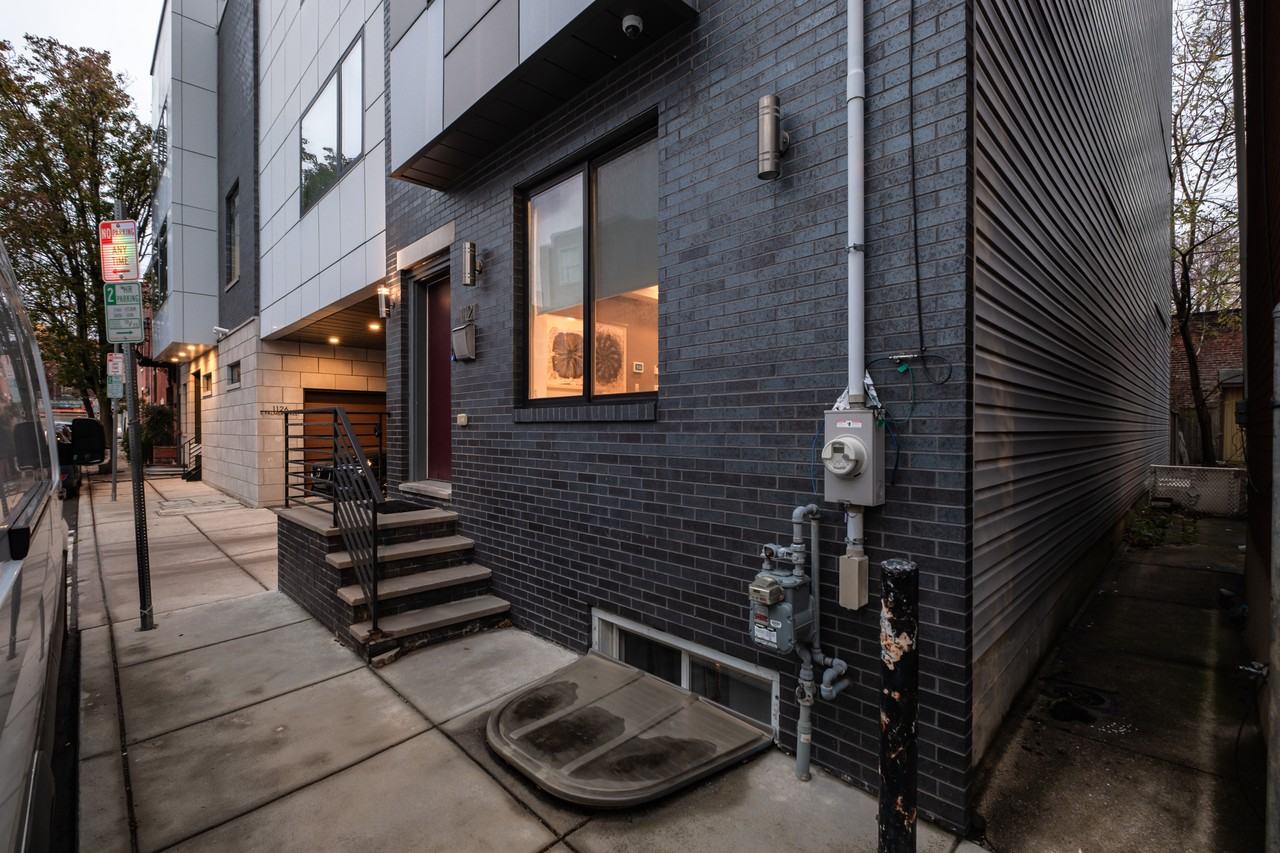 1121 Earl Street - Photo 2 of 32