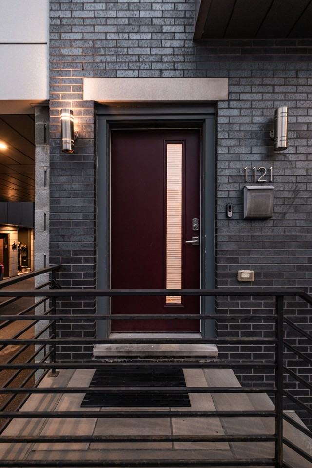 1121 Earl Street - Photo 3 of 32