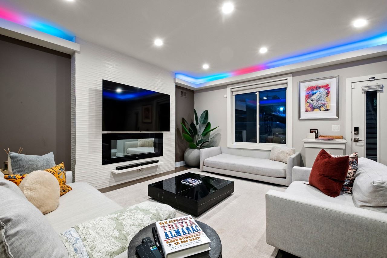 1121 Earl Street - Photo 4 of 32