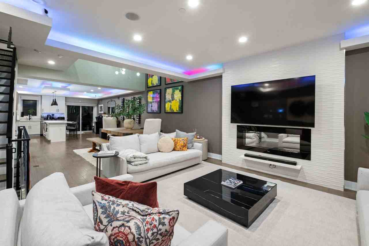 1121 Earl Street - Photo 5 of 32