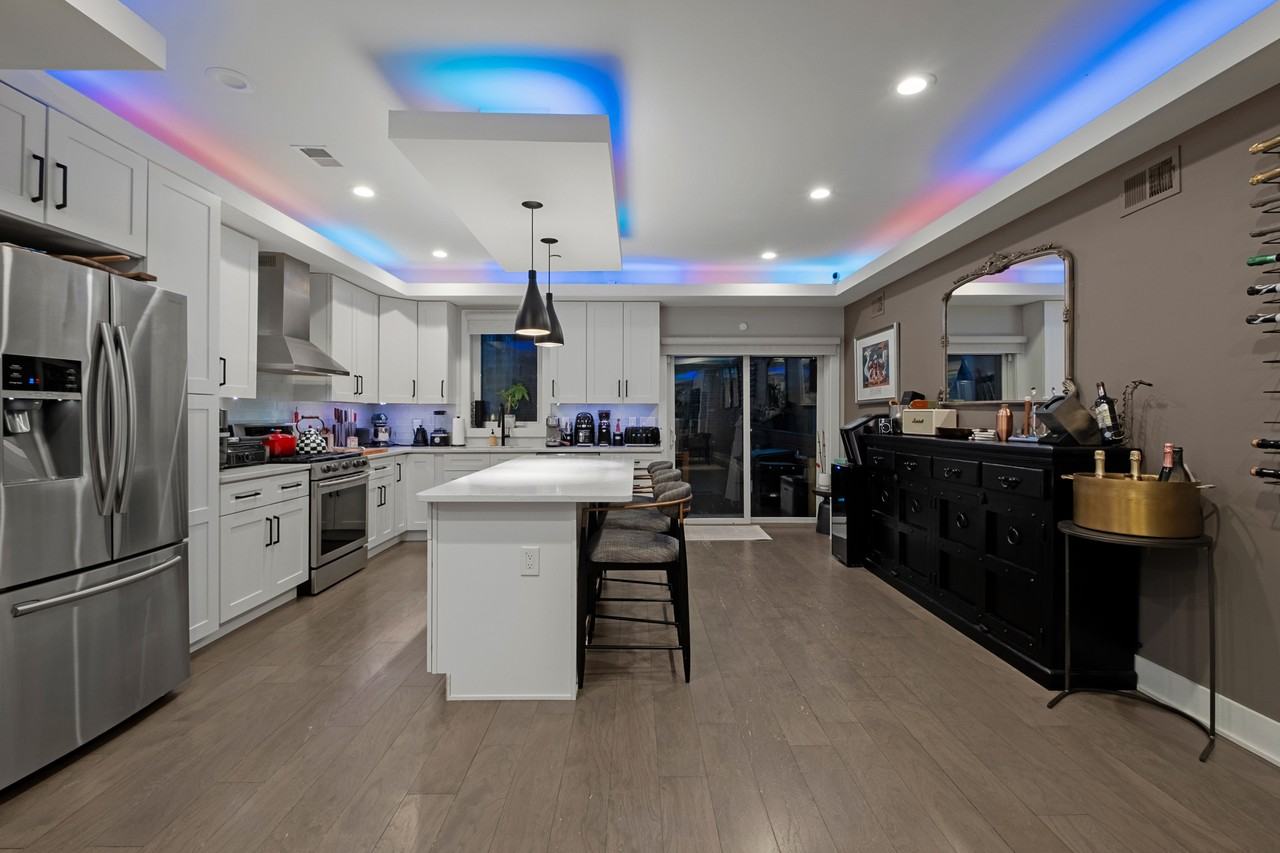 1121 Earl Street - Photo 7 of 32