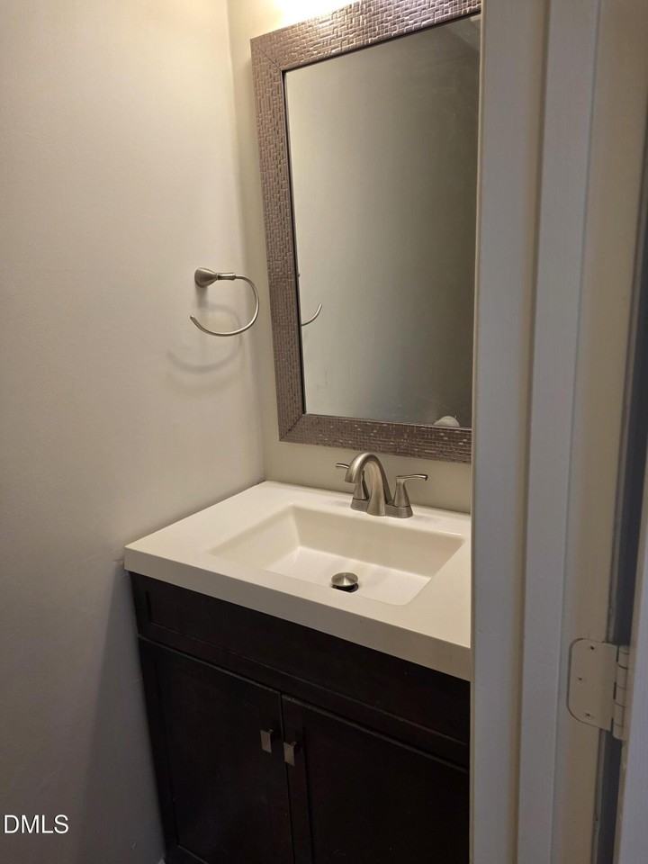 1717 Kayla Ct - Photo 7 of 27