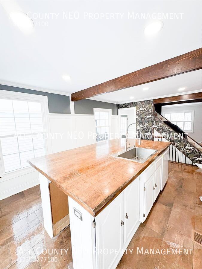 2359 12th St - Photo 2 of 32