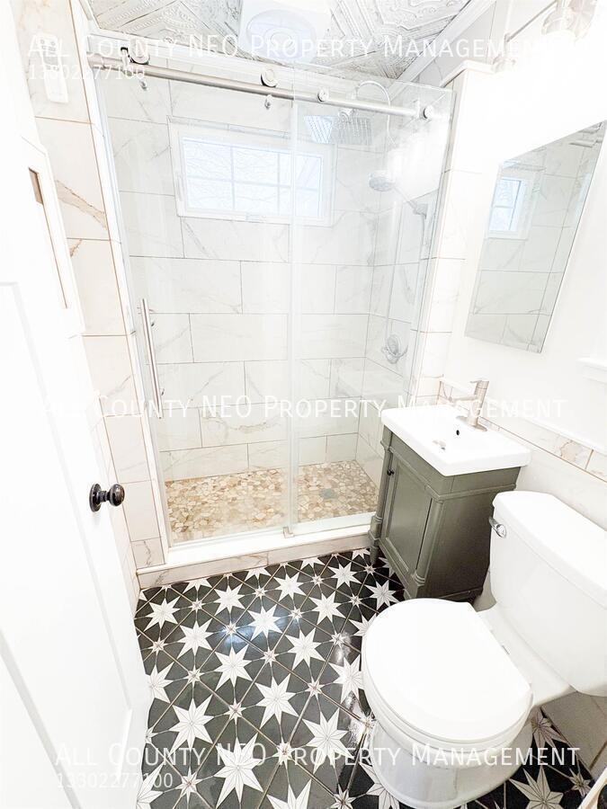 2359 12th St - Photo 4 of 32