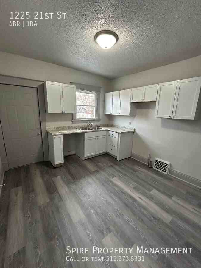 1225 21st St - Photo 2 of 14