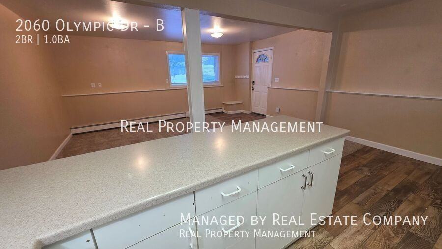 2060 Olympic Dr #B - Photo 5 of 19