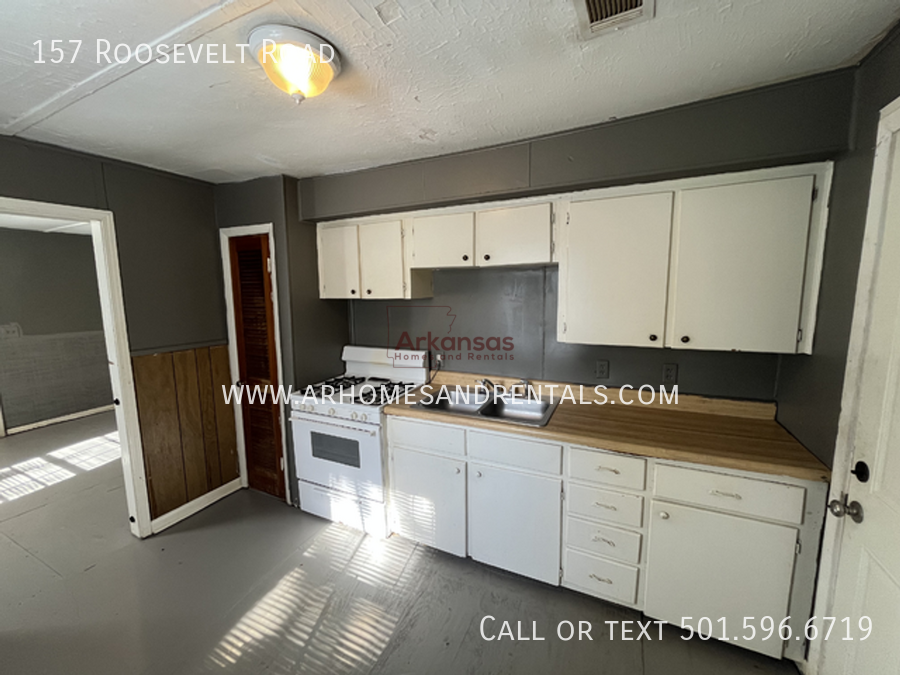 157 Roosevelt Rd - Photo 4 of 10