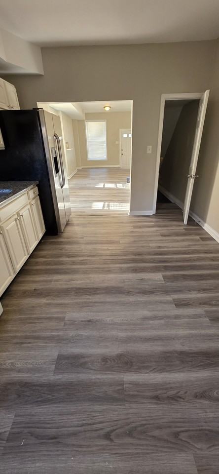 701 N Curley St - Photo 5 of 13