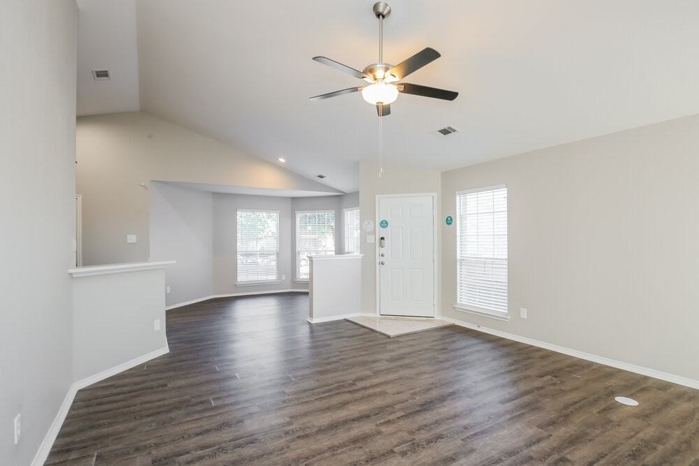 1125 Browntop St - Photo 4 of 16