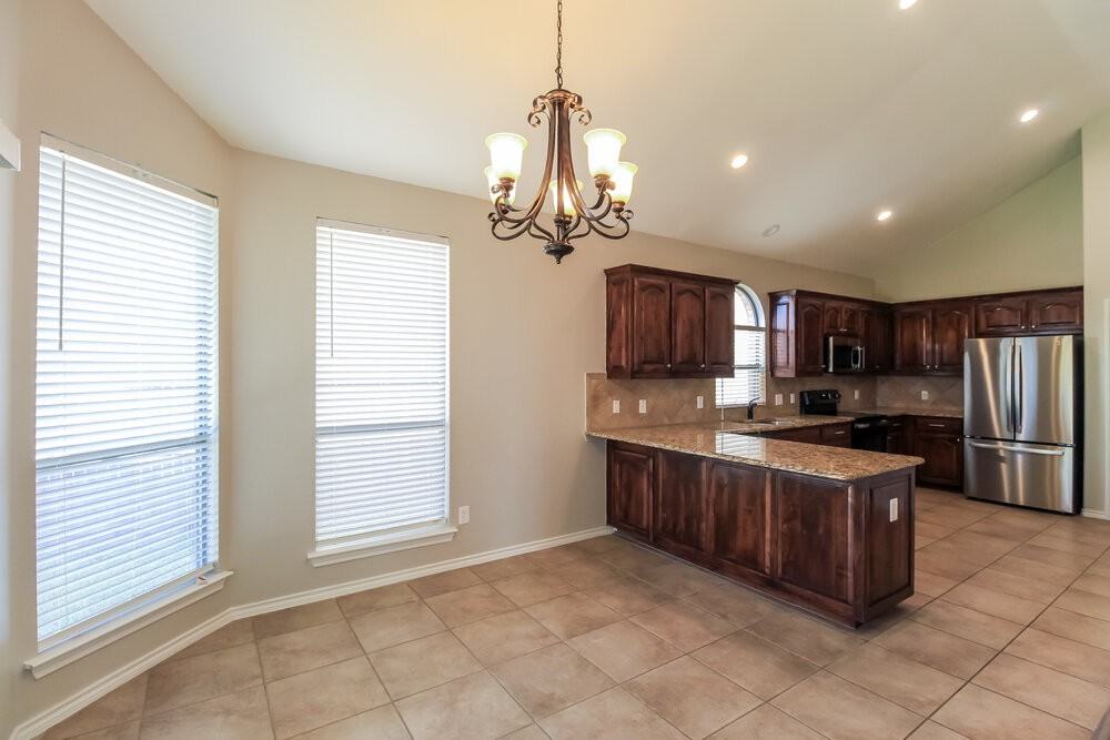 3205 Stonecrop Trl - Photo 6 of 16