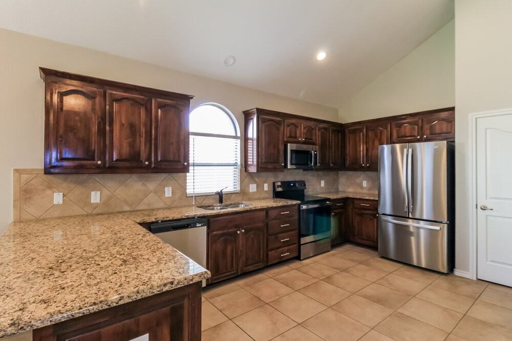 3205 Stonecrop Trl - Photo 7 of 16