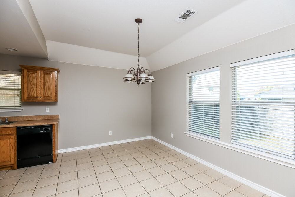 409 Partridge Cir - Photo 6 of 16