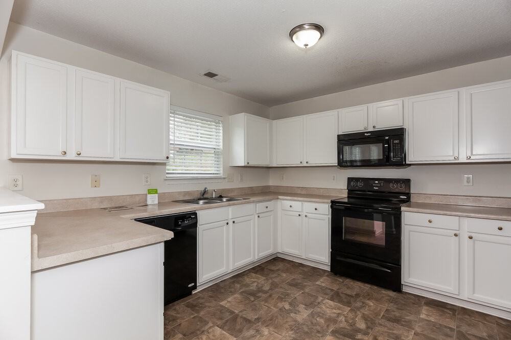 6846 Squirrels Foot Ct - Photo 6 of 17