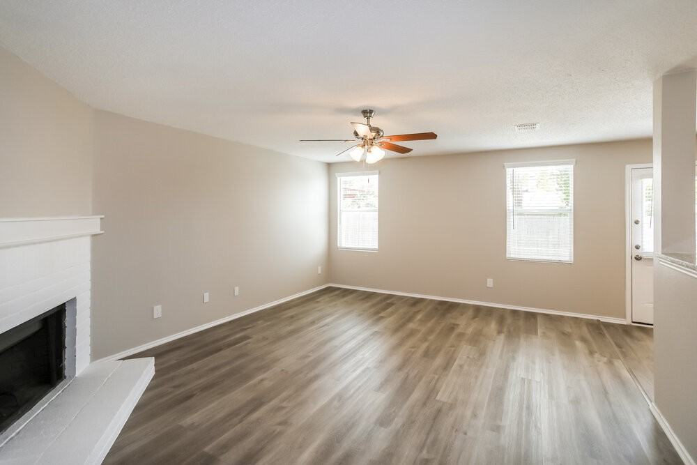 1824 Lariat Dr - Photo 5 of 17