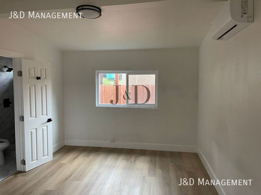 4253 College Ave - Photo 4 of 13