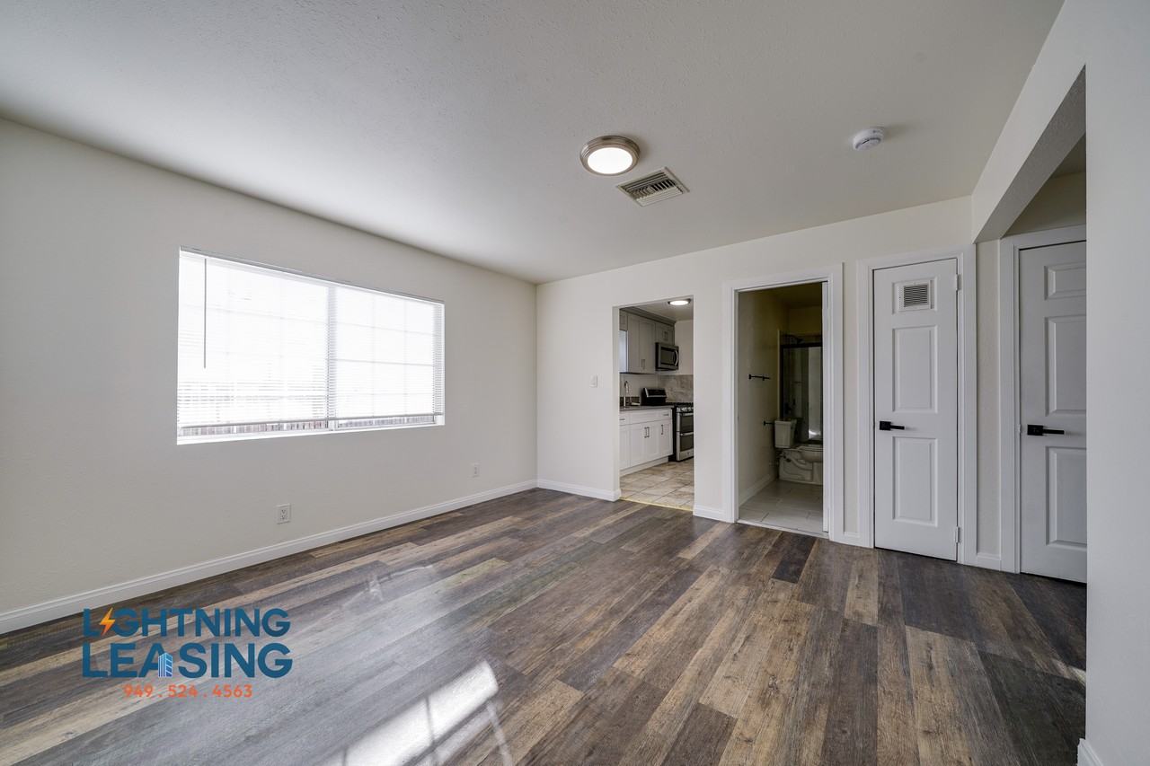 2134 S Cloverdale Ave #2134 - Photo 4 of 30