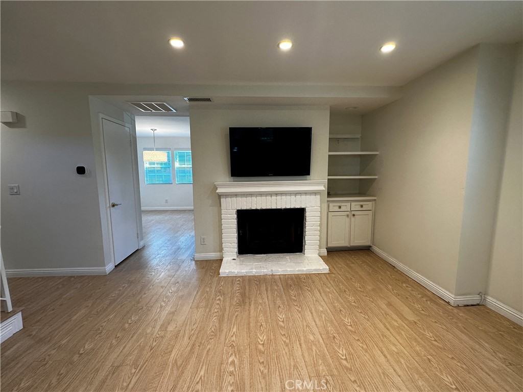 319 Ohio St #319-1 - Photo 3 of 20