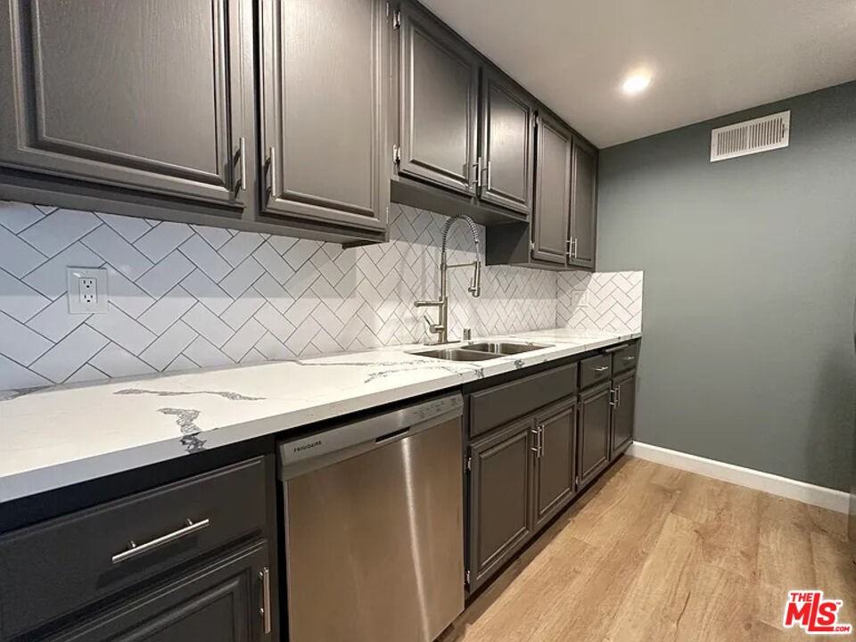 4083 Tujunga Ave #4083-203 - Photo 4 of 12