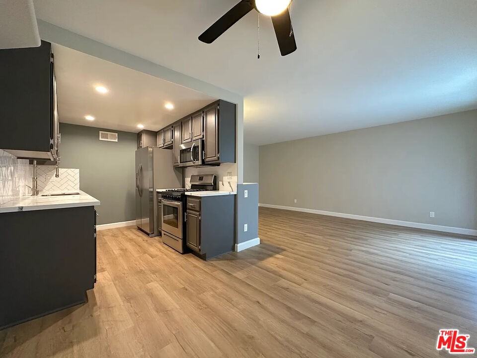 4083 Tujunga Ave #4083-203 - Photo 7 of 12