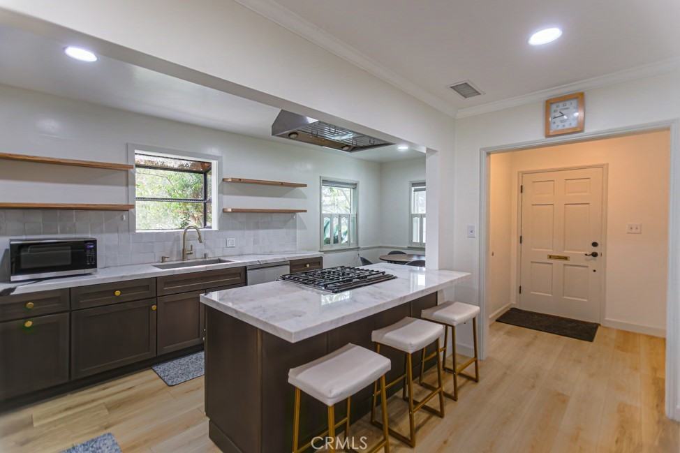 702 N Pine St #702 - Photo 2 of 18