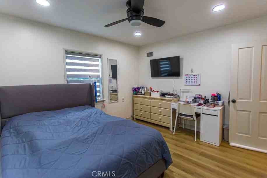 702 N Pine St #702 - Photo 4 of 18