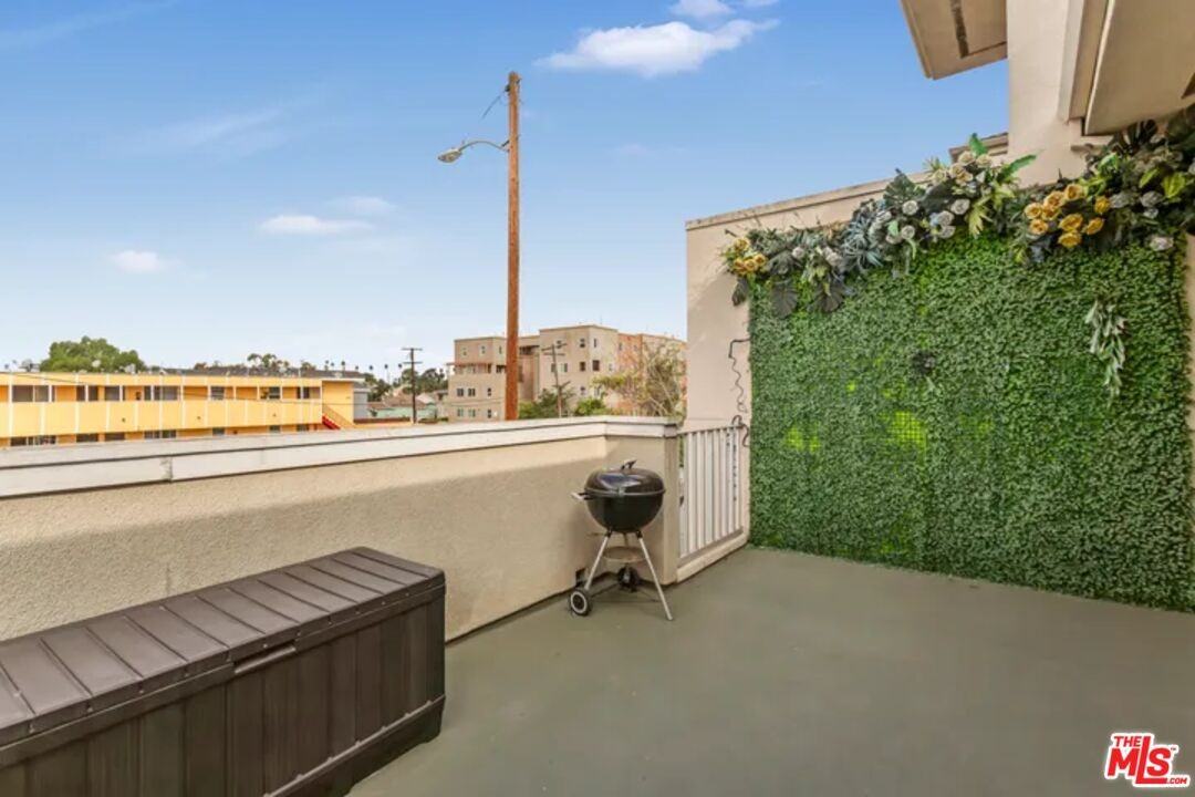 12032 S Broadway #12032 - Photo 6 of 22