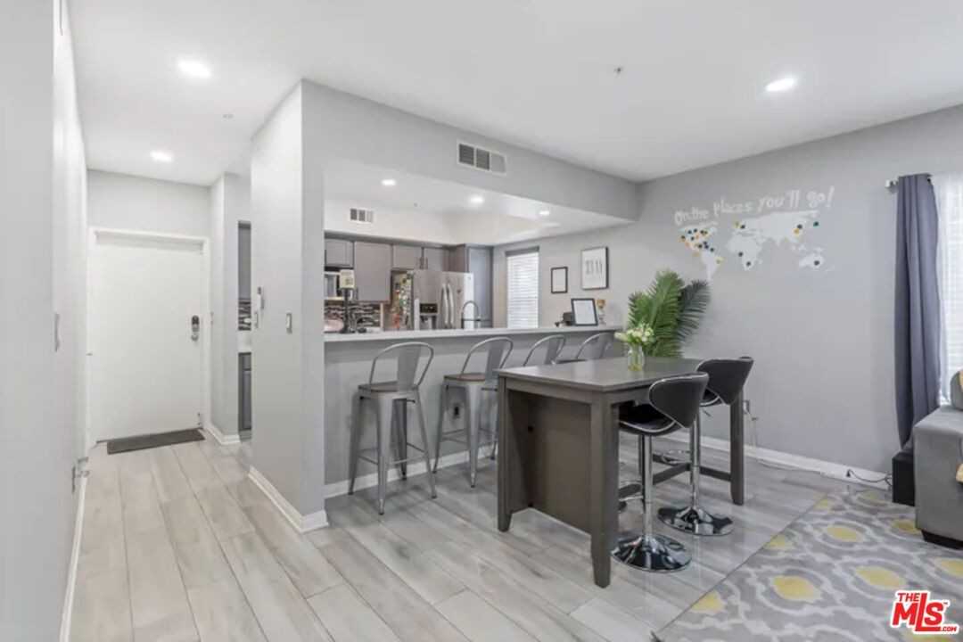 12032 S Broadway #12032 - Photo 7 of 22